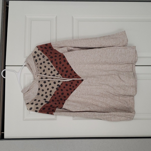 twenty second 22 Tops - Boutique light weight hooded pullover